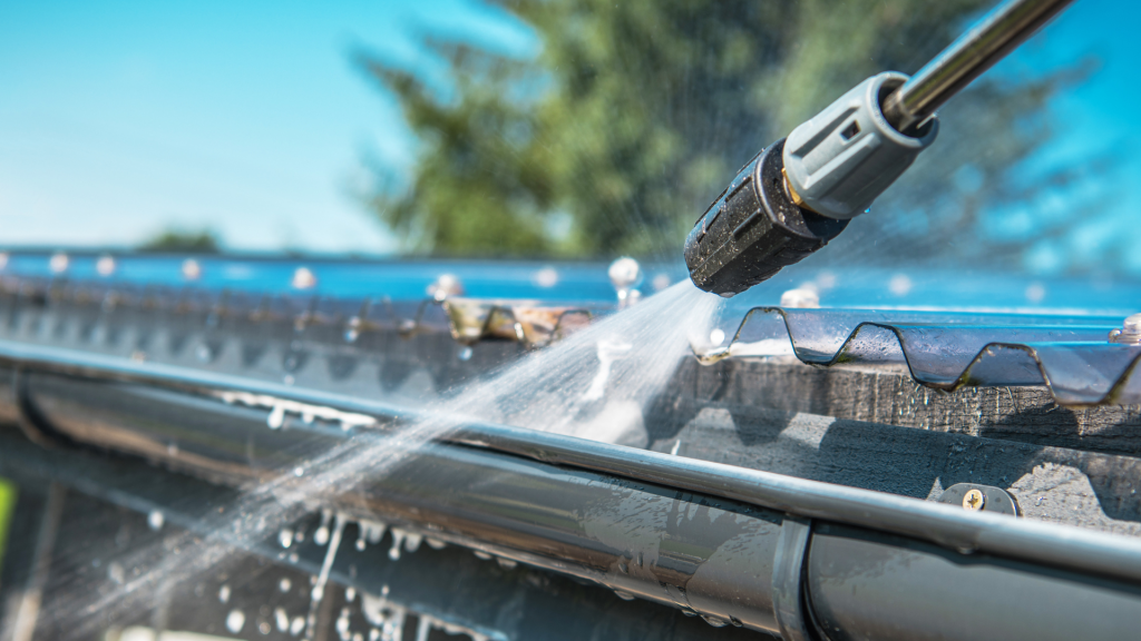 Pressure washing in the roof